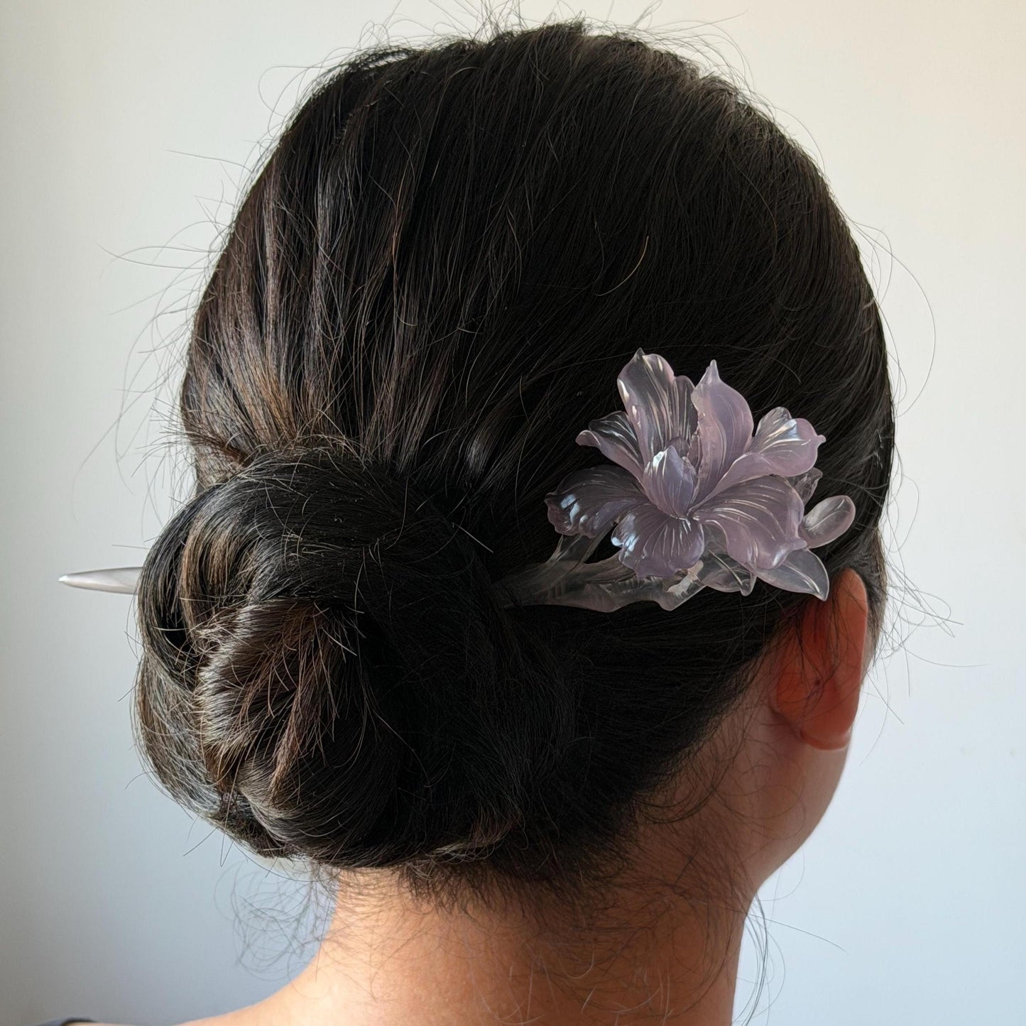 Fluorite Hand Carved Iris Flower Hair Pin: Natural Purple and White Crystal Hanfu Handcrafted Hair Stick in Asian Chinese Vintage Style Handcrafted Hair Fork Bridal Wedding Headpiece gift for her japanese hairpin korean hair stick chinese hair fork vintage hair comb antique hair pins hanfu hair stick bridal shower hair jewelry wedding headpiece bridal shower gift engagement hair accessory jade carving hand engraved purple crystal untreated natural crystal hairpin Iris carving flower hairpin