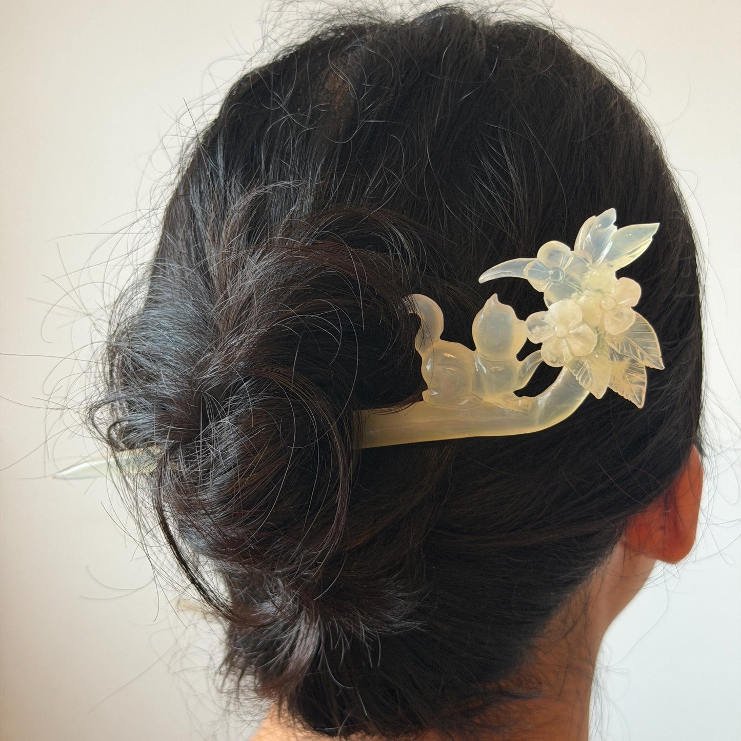 Xiu Jade Serpentine Hand Carved Cat Kitten & Flowers Hair Pin: Natural Bicolour White Green Jade Handcrafted Hanfu Hair Stick | Asian Chinese Vintage Style Hairpin Gift for her hand engraved green jade carving hand carved cat hairpin cat carving hand engraved flower hair stick chinese jade hair comb hanfu hair fork korean hairpins japanese hair clip cat lover gift vintage hair stick natural untreated jade hair crown handmade hair jewelry cat lover gift birthday gift 3D stone carving