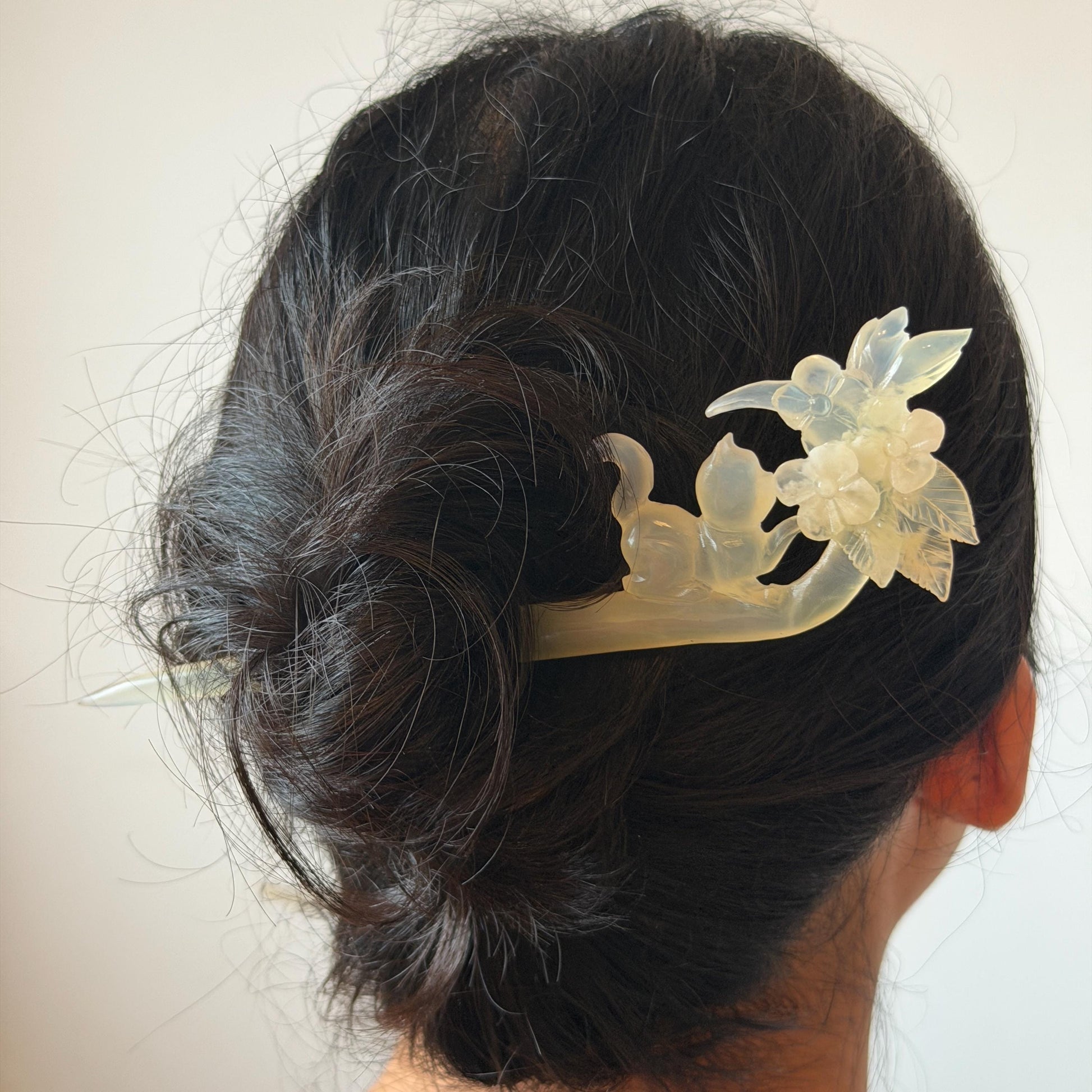 Xiu Jade Serpentine Hand Carved Cat Kitten & Flowers Hair Pin: Natural Bicolour White Green Jade Handcrafted Hanfu Hair Stick | Asian Chinese Vintage Style Hairpin Gift for her hand engraved green jade carving hand carved cat hairpin cat carving hand engraved flower hair stick chinese jade hair comb hanfu hair fork korean hairpins japanese hair clip cat lover gift vintage hair stick natural untreated jade hair crown handmade hair jewelry cat lover gift birthday gift 3D stone carving
