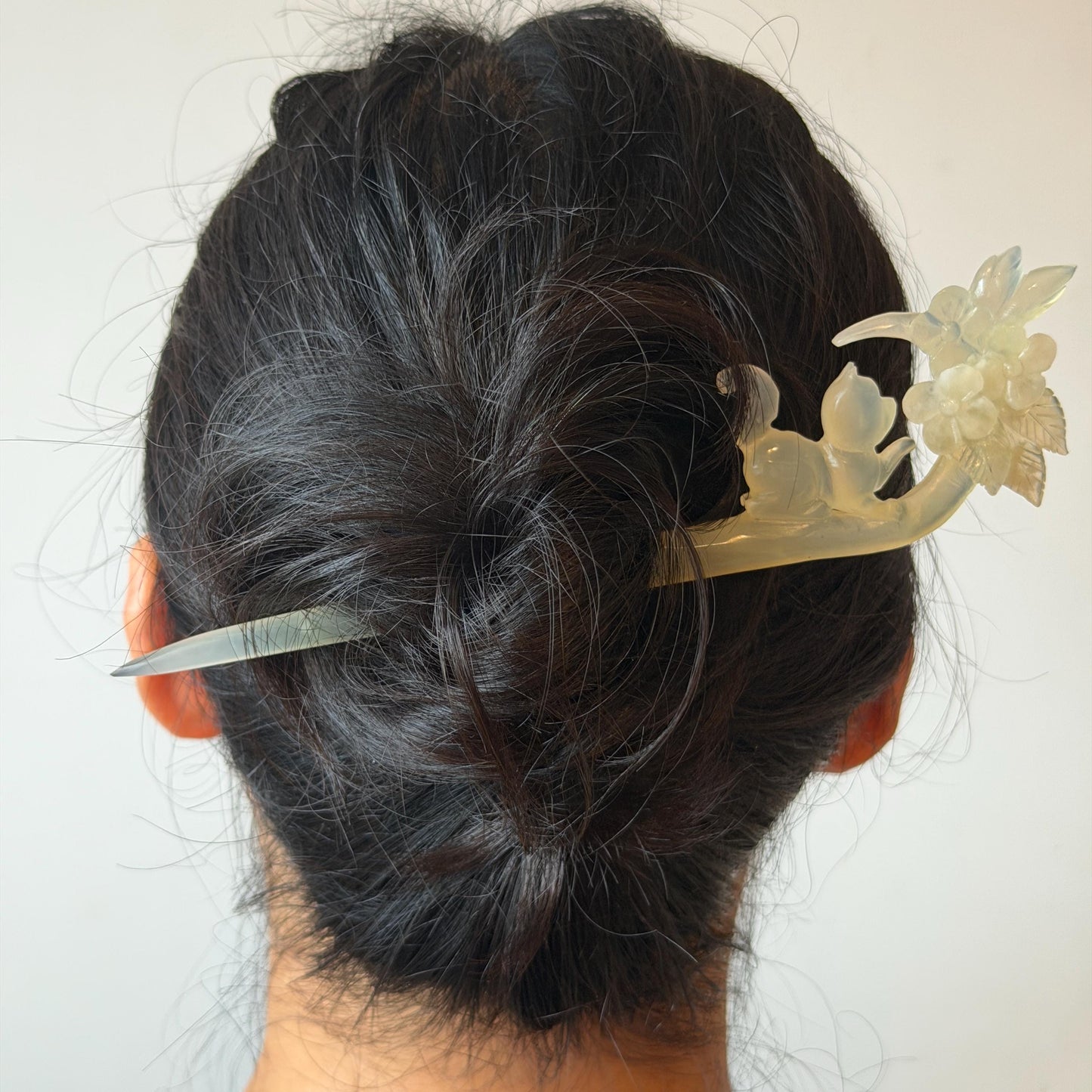 Xiu Jade Serpentine Hand Carved Cat Kitten & Flowers Hair Pin: Natural Bicolour White Green Jade Handcrafted Hanfu Hair Stick | Asian Chinese Vintage Style Hairpin Gift for her hand engraved green jade carving hand carved cat hairpin cat carving hand engraved flower hair stick chinese jade hair comb hanfu hair fork korean hairpins japanese hair clip cat lover gift vintage hair stick natural untreated jade hair crown handmade hair jewelry cat lover gift birthday gift 3D stone carving