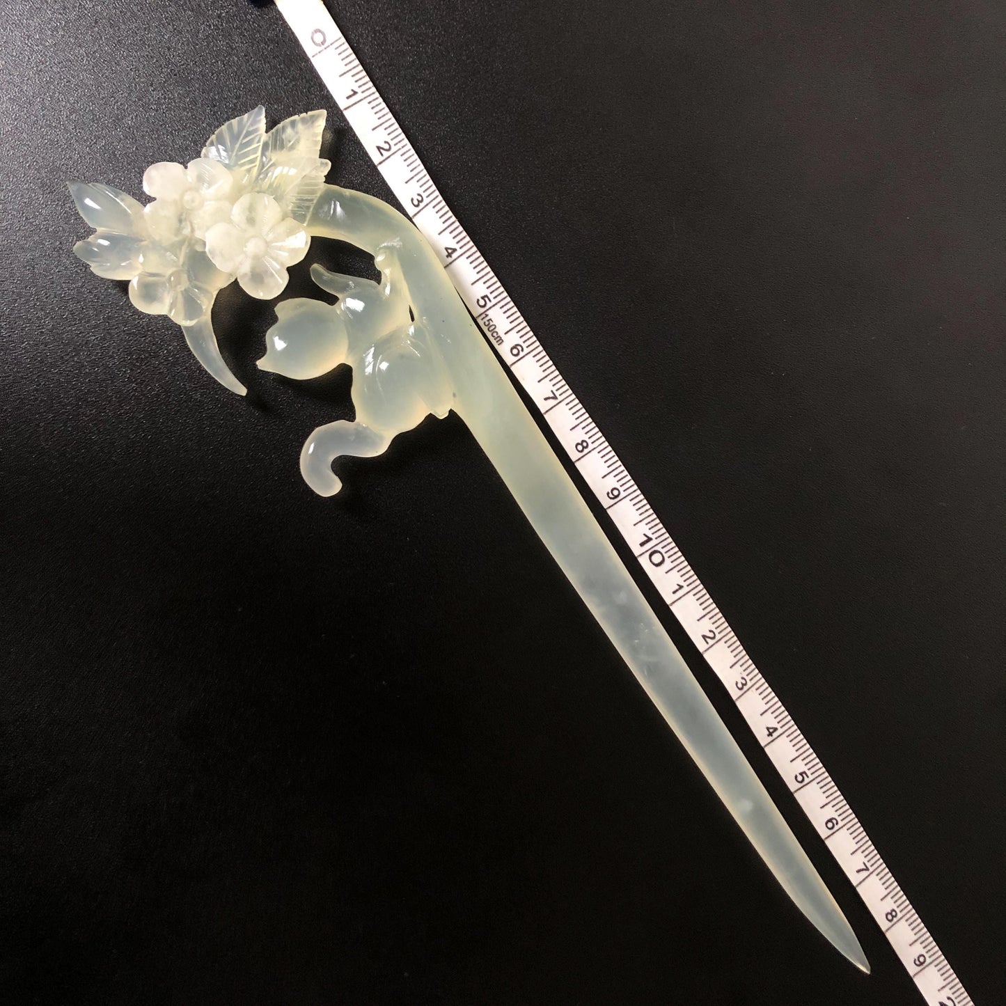 Xiu Jade Serpentine Hand Carved Cat Kitten & Flowers Hair Pin: Natural Bicolour White Green Jade Handcrafted Hanfu Hair Stick | Asian Chinese Vintage Style Hairpin Gift for her hand engraved green jade carving hand carved cat hairpin cat carving hand engraved flower hair stick chinese jade hair comb hanfu hair fork korean hairpins japanese hair clip cat lover gift vintage hair stick natural untreated jade hair crown handmade hair jewelry cat lover gift birthday gift 3D stone carving