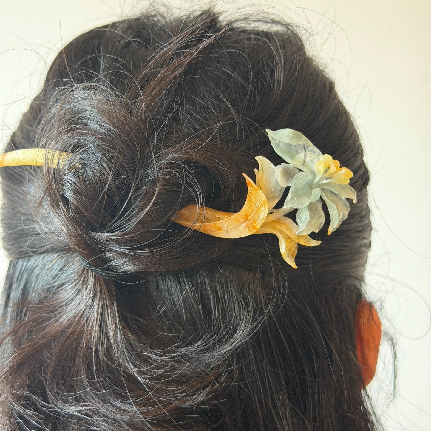 Xiu Jade Serpentine Hand Carved Lily Flower Small Hair Pin: Multicolor Caramel Yellow Blue Jade Handcrafted Hair Stick 3D stone carving Hair Jewelry | Asian Chinese Vintage Hanfu Hair Fork gift for her blue jade carving yellow jade flower carving lily carving hand engraved lily hairpins japanese hair stick korean hair pins vinatge hair fork chinese hair comb antique hairpins wedding headpiece engagement hair jewelry bridal shower gift bridal hair accessory 3D stone carving asian hair crown