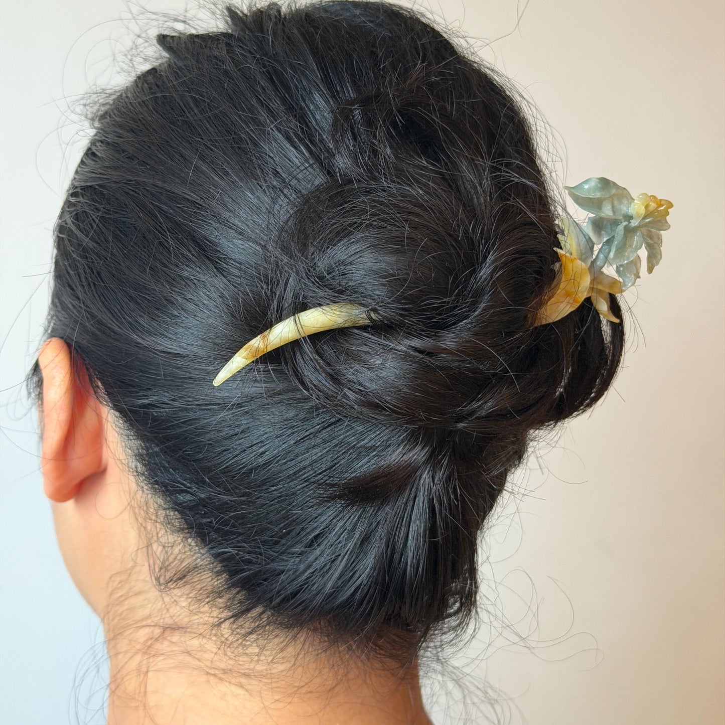 Xiu Jade Serpentine Hand Carved Lily Flower Small Hair Pin: Multicolor Caramel Yellow Blue Jade Handcrafted Hair Stick 3D stone carving Hair Jewelry | Asian Chinese Vintage Hanfu Hair Fork gift for her blue jade carving yellow jade flower carving lily carving hand engraved lily hairpins japanese hair stick korean hair pins vinatge hair fork chinese hair comb antique hairpins wedding headpiece engagement hair jewelry bridal shower gift bridal hair accessory 3D stone carving asian hair crown