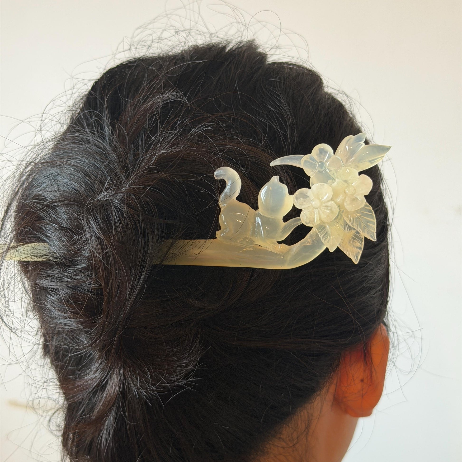 Xiu Jade Serpentine Hand Carved Cat Kitten & Flowers Hair Pin: Natural Bicolour White Green Jade Handcrafted Hanfu Hair Stick | Asian Chinese Vintage Style Hairpin Gift for her hand engraved green jade carving hand carved cat hairpin cat carving hand engraved flower hair stick chinese jade hair comb hanfu hair fork korean hairpins japanese hair clip cat lover gift vintage hair stick natural untreated jade hair crown handmade hair jewelry cat lover gift birthday gift 3D stone carving