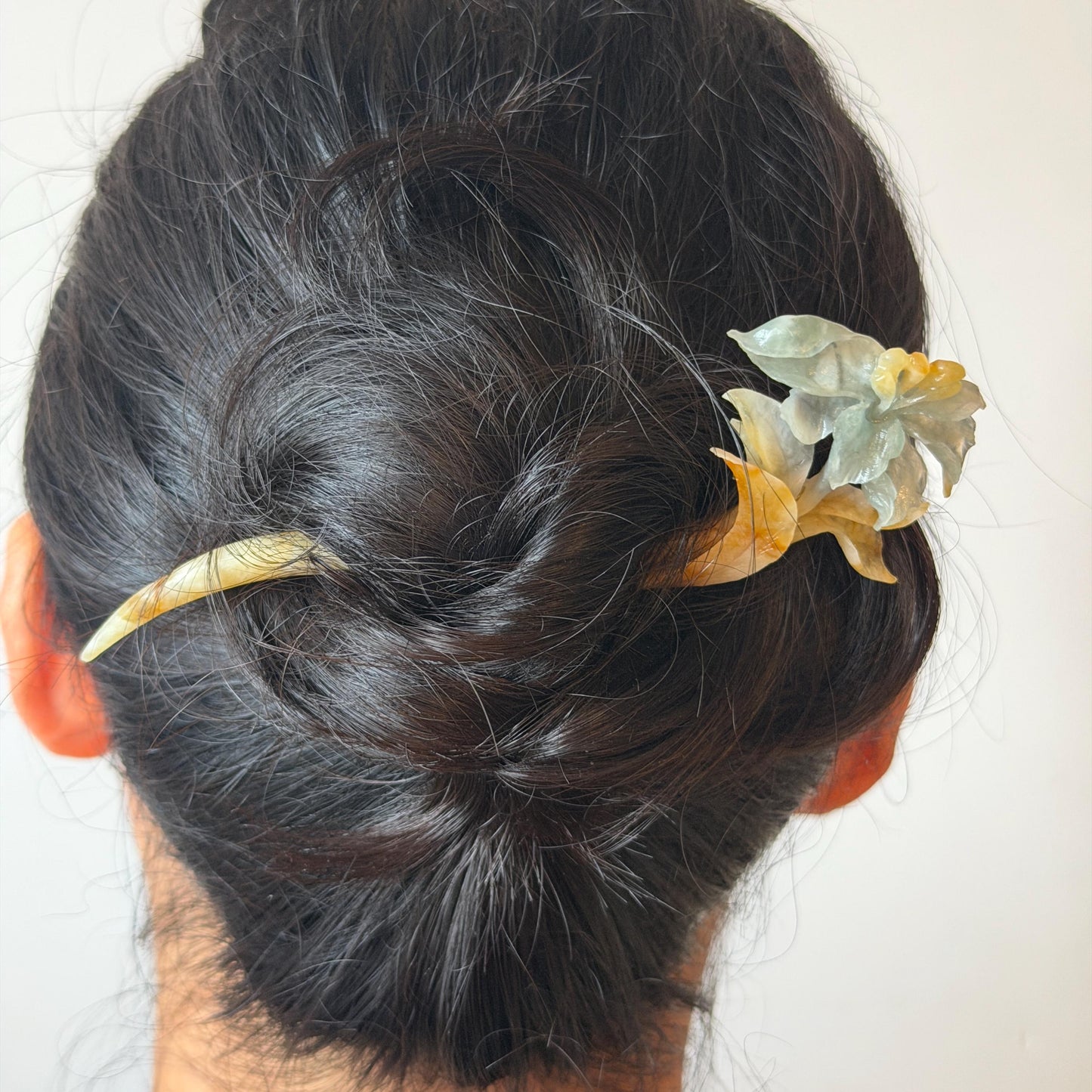 Xiu Jade Serpentine Hand Carved Lily Flower Small Hair Pin: Multicolor Caramel Yellow Blue Jade Handcrafted Hair Stick 3D stone carving Hair Jewelry | Asian Chinese Vintage Hanfu Hair Fork gift for her blue jade carving yellow jade flower carving lily carving hand engraved lily hairpins japanese hair stick korean hair pins vinatge hair fork chinese hair comb antique hairpins wedding headpiece engagement hair jewelry bridal shower gift bridal hair accessory 3D stone carving asian hair crown