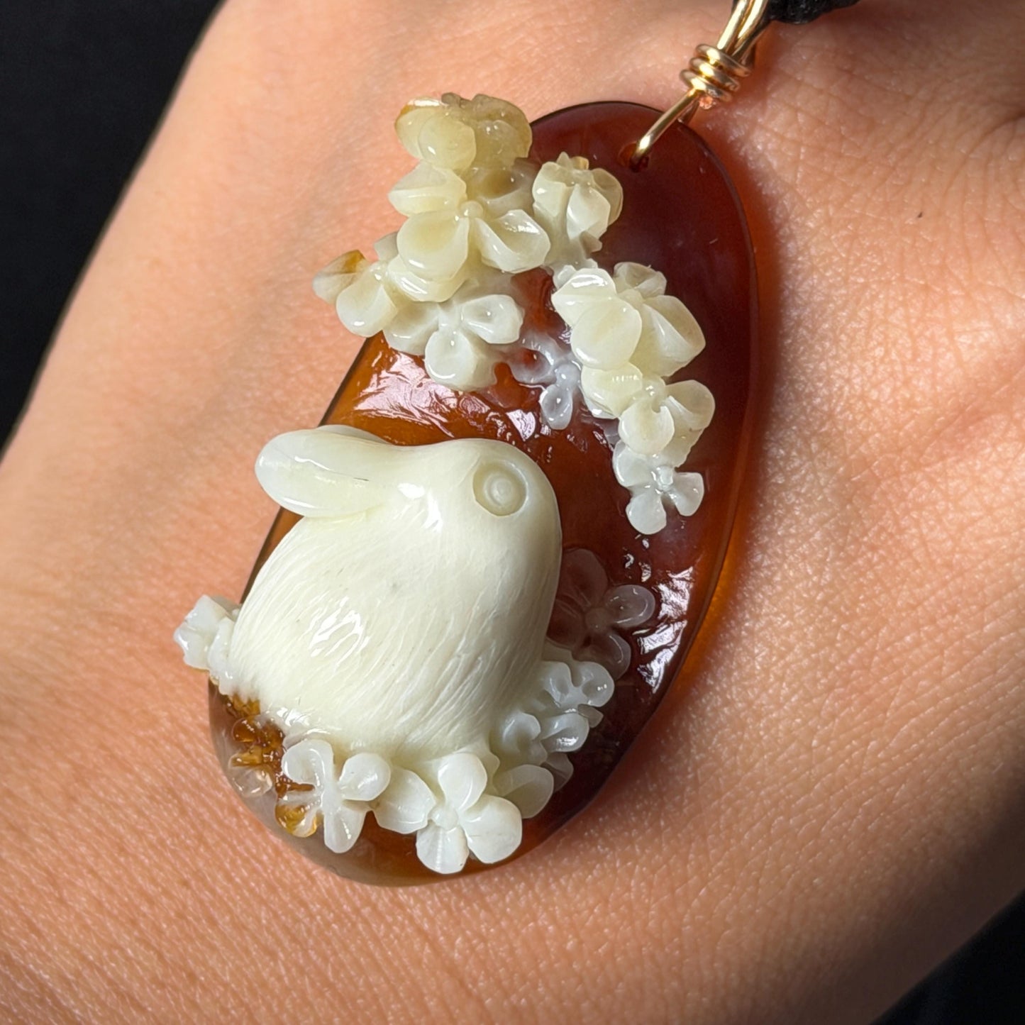 u Jade Rabbit & Flowers Hand Carved Pendant Adjustable Necklace: Certified Natural Serpentine Red Brown White Jade Handcrafted Charm 3D Stone Carving  white jade carving brown jade 3D carving rabbit carving bunny carving rabbit pendant bunny charm flower pendant flower pendant adjustable necklace choker jade with certificate untreated jade lucky charm rabbit lover gift bunny lover gift handcrafted jade