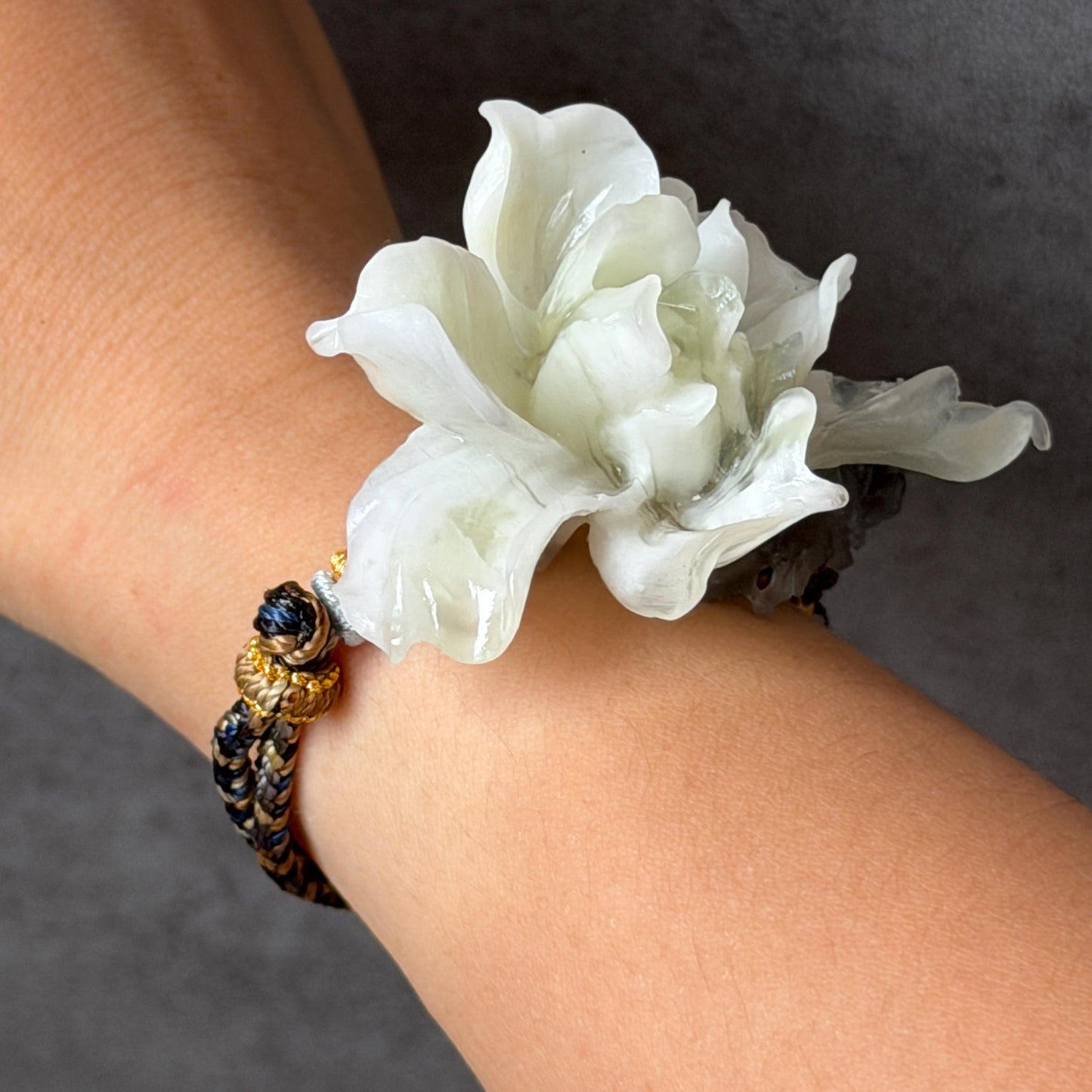 Xiu Jade Gardenia Flower Hand Carved Charm Braided Bracelet: Natural Serpentine Black & White Jade Adjustable Bracelet 3D Stone Carving    adjustable bracelet woven bracelet rope 3D jade carving white jade black jade natural untreated jade handcrafted charm bead bracelet handmade bracelet flower carving peony carving hand engraved charm chinese braided bracelet vintage bracelet antique bracelet lucky rope flower lover gift birthday gift handcrafted bracelet birthday gift handmade bracelet