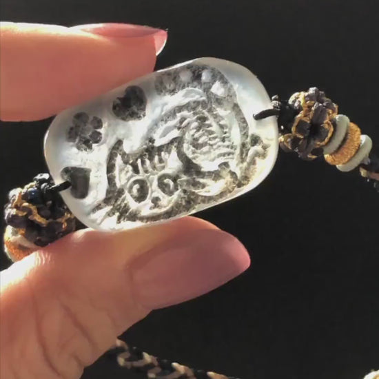 Xiu Jade Serpentine Hand Carved Cat Kitten with Heart & Flower Charm Braided Adjustable Bracelet: Natural Black White Jade Relief Carving