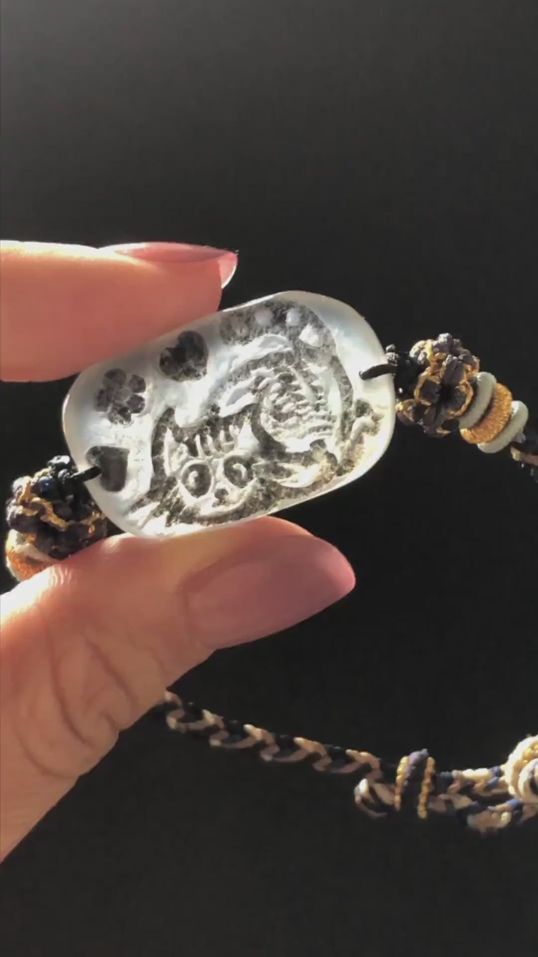 Xiu Jade Serpentine Hand Carved Cat Kitten with Heart & Flower Charm Braided Adjustable Bracelet: Natural Black White Jade Relief Carving
