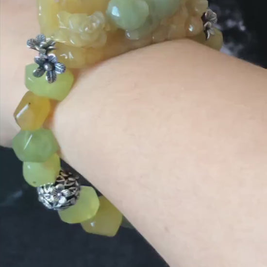 Xiu Jade Serpentine Hand Carved Cat Kitten ＆ Flowers Charm with Irregular Bead Bracelet: Yellow Green Jade Beads with Vintage Tibetan Silver